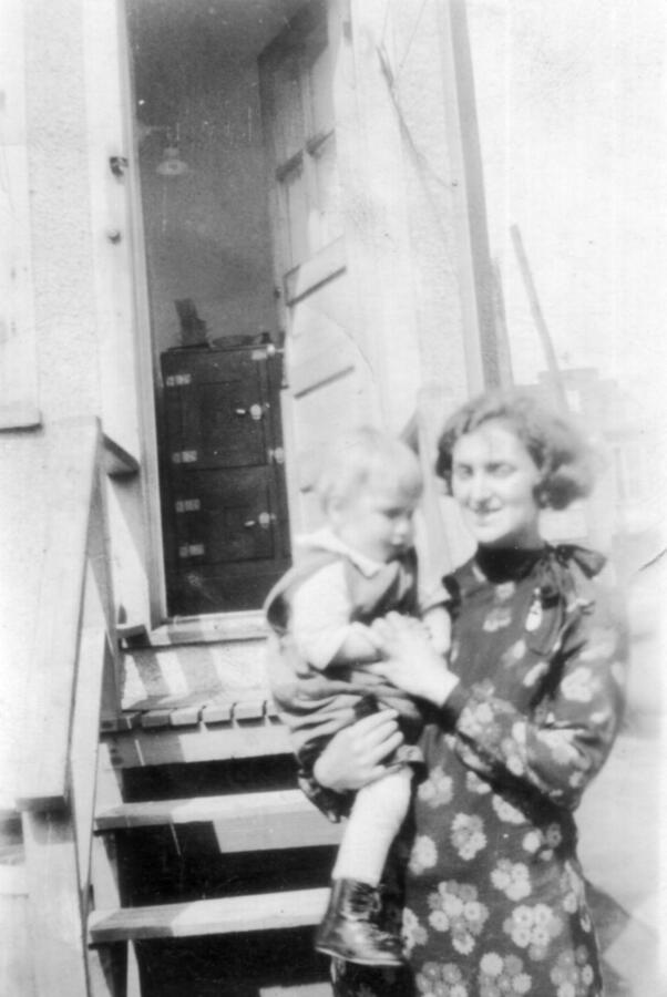 Linda with her mother Marcy Linda with her mother Marcy